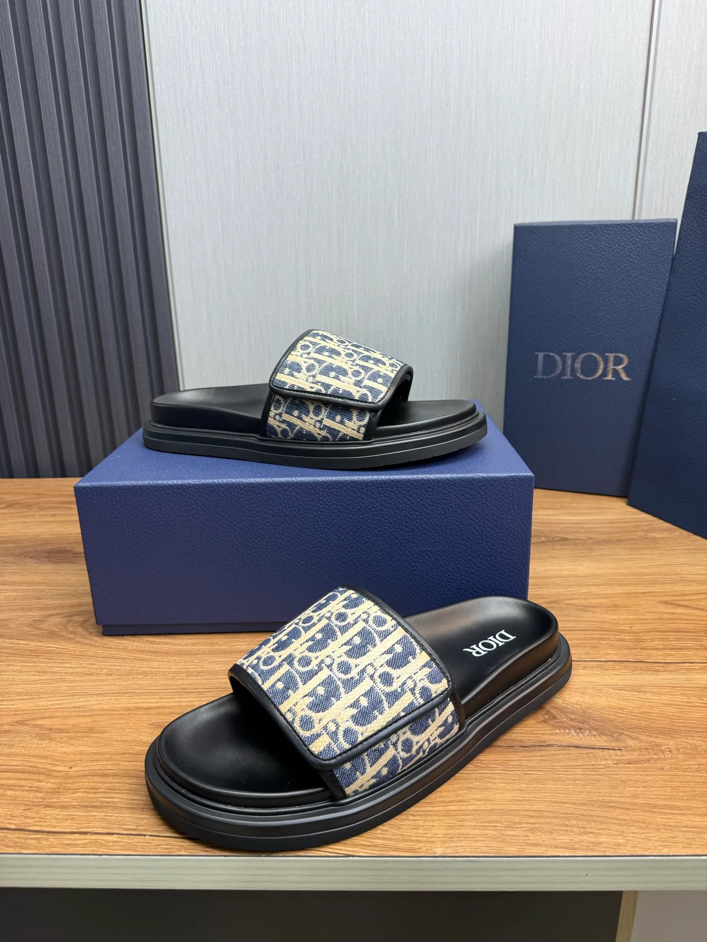 Men's shoes 💰280💰 Dior. Men's slippers 🩴Official website 1:1 production 38-45 yards 45 46 🉑️Customized original material shipped✅